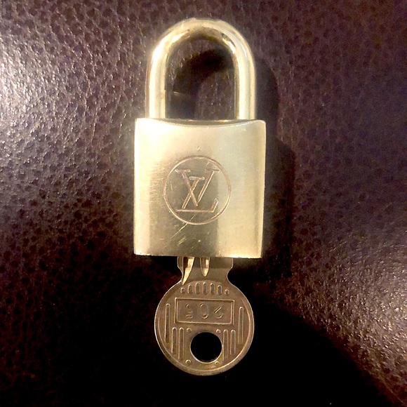 Vintage LV Louis Vuitton Padlock Lock & Key 205 - Picture 12 of 13